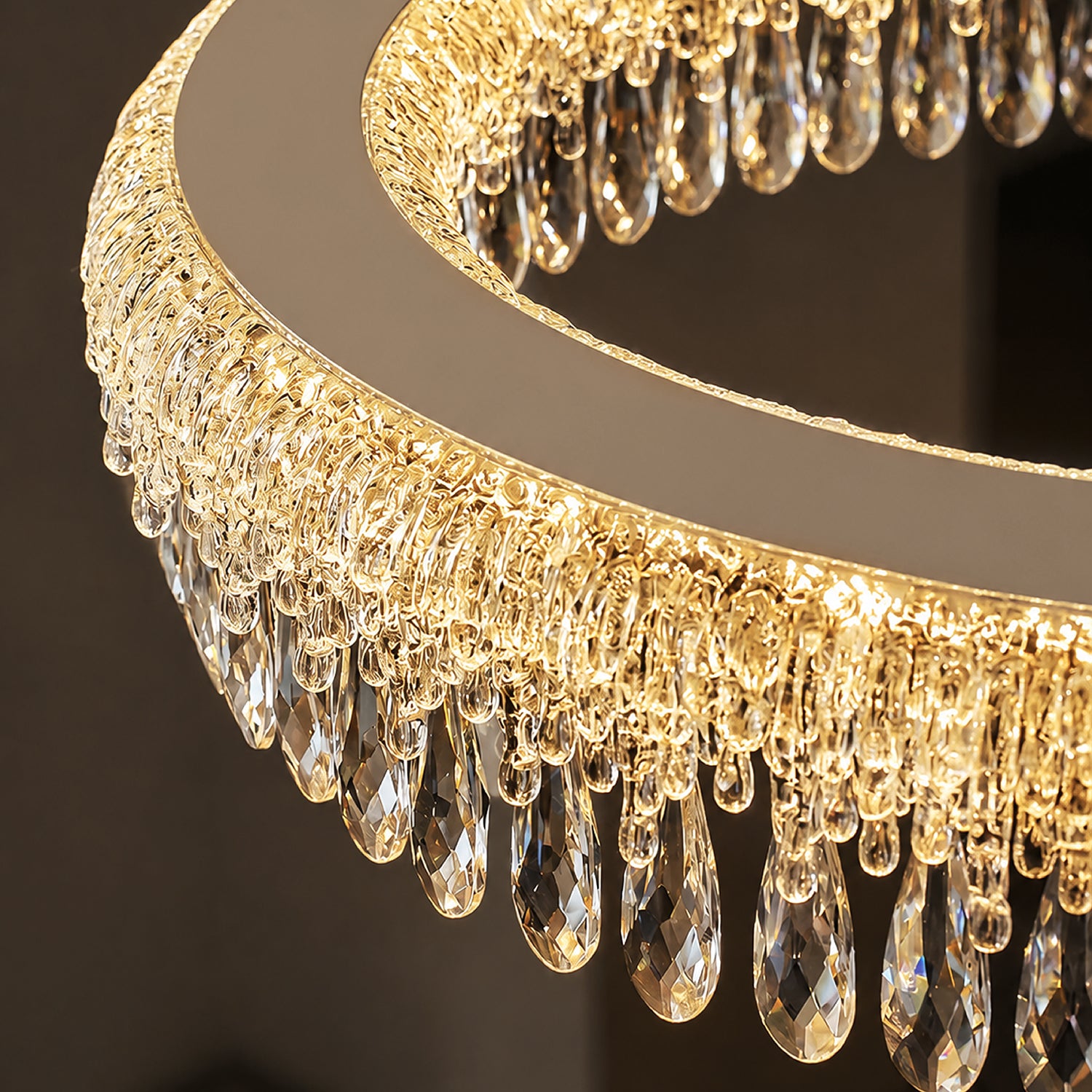 valoria-modern-luxury-crystal-tiered-ring-chandelier-ring-details-sofary-lighting