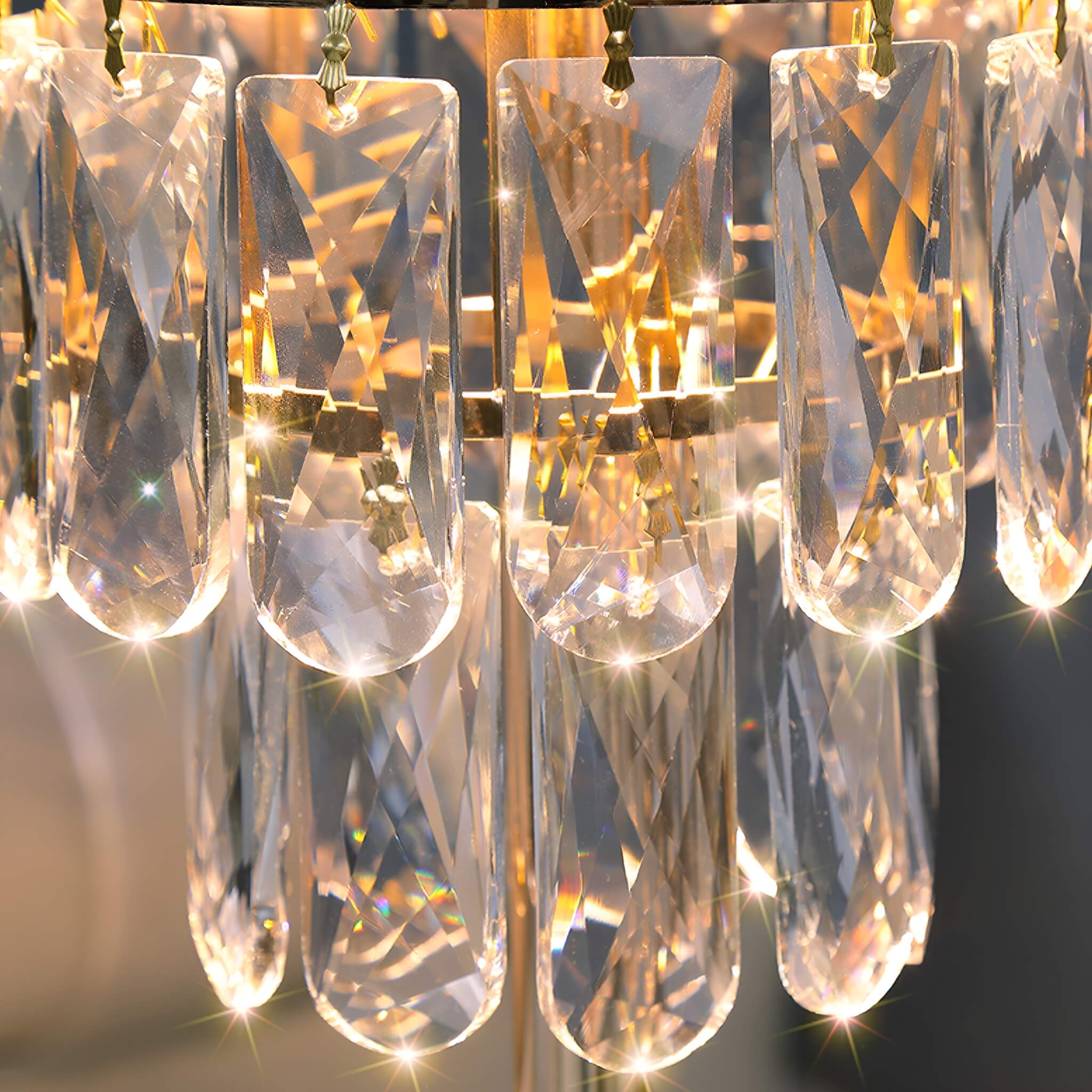 Elegant Gold Table Lamp with Beveled Crystal Shade-details |Sofary