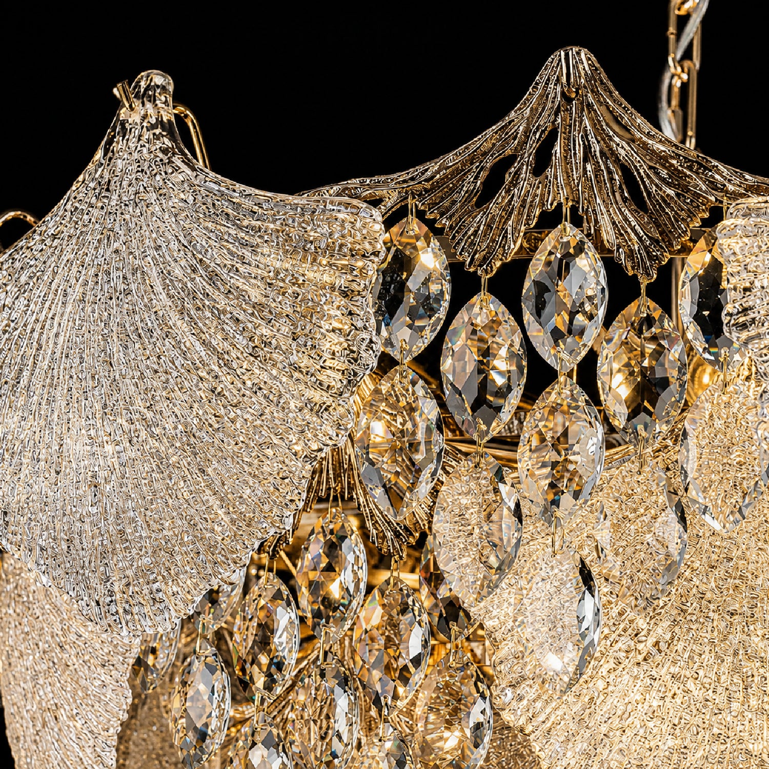 elowenne-luxury-gold-glass-leaf-k9-crystal-cascade-chandelier-crystal-details-sofary-lighting