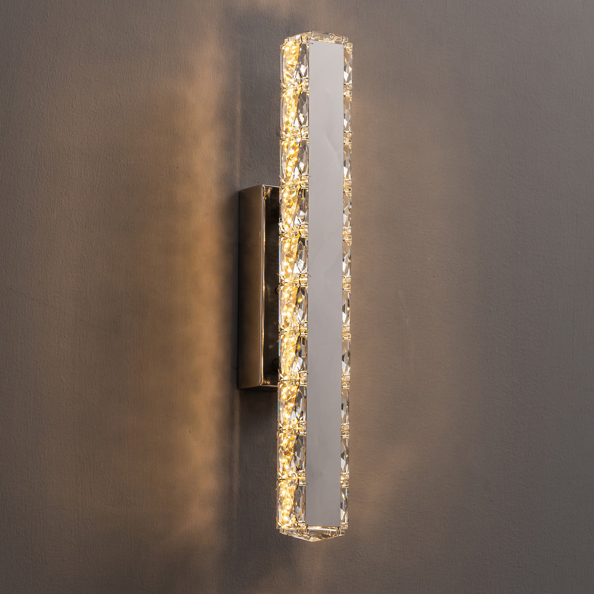 veylora-modern-luxury-crystal-vertical-linear-wall-sconce-gray-background-sofary-lighting